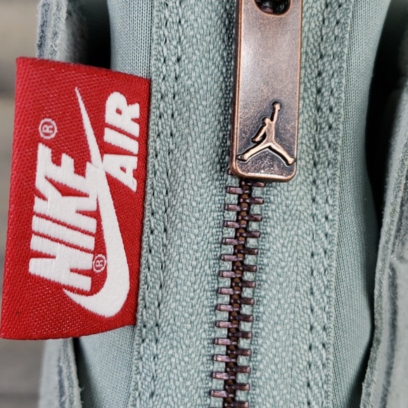 New Women's Nike Air Jordan 1 High Zip Sneakers - Picture 7 of 8